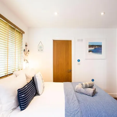 The Lighthouse Penthouse, Studio And Holiday Home St Ives  Exterior photo