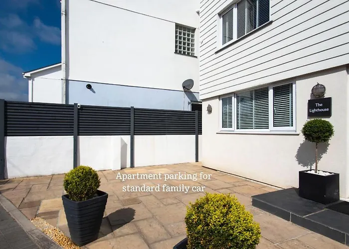 The Lighthouse Penthouse, Studio And Holiday Home