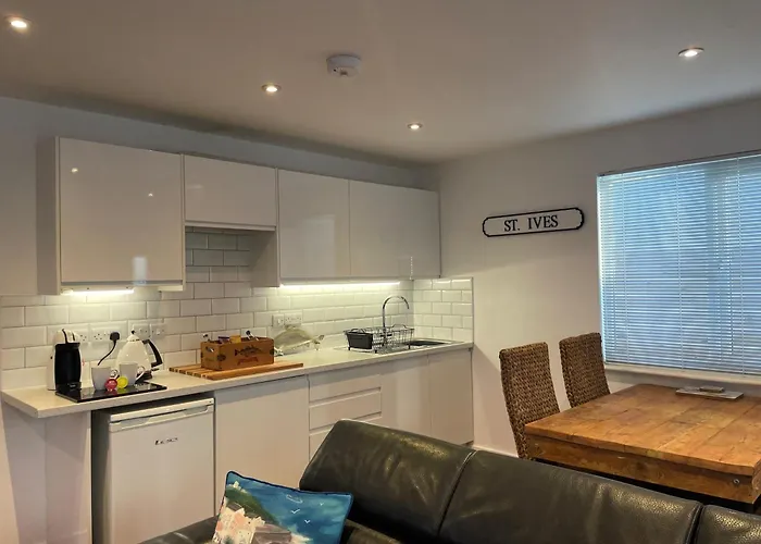 The Lighthouse Penthouse, Studio And Holiday Home