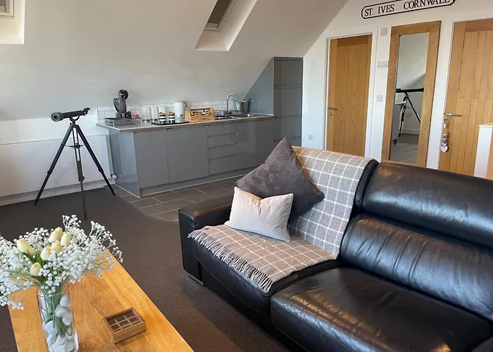 The Lighthouse Penthouse, Studio And Holiday Home